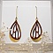 Boucles d'oreilles ailes en bois merisier sur ovale ajour&eacute; en laiton dor&eacute;