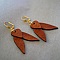 Boucles d'oreilles en bois cigales merisier dor&eacute;