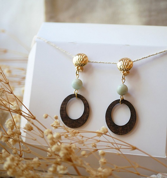 Boucles d'oreilles clip en bois noyer et pierres de gemme amazonite