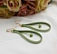 Boucles d'oreilles en cuir vert amande  et pierres de gemmes vert p&acirc;le