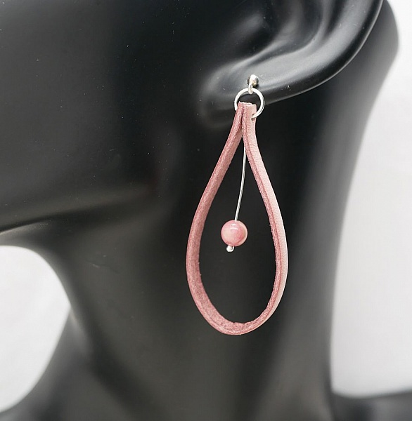 Boucles d'oreilles en cuir vieux rose sur clous en argent 925 