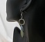 Boucles d'oreilles feuille en bois et m&eacute;tal patin&eacute; vert de gris