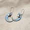 Boucles d'oreilles lunes en bois avec charmes étoiles argentés.