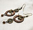 Boucles d'oreilles pendantes artisanales en bois et oiseaux laiton.