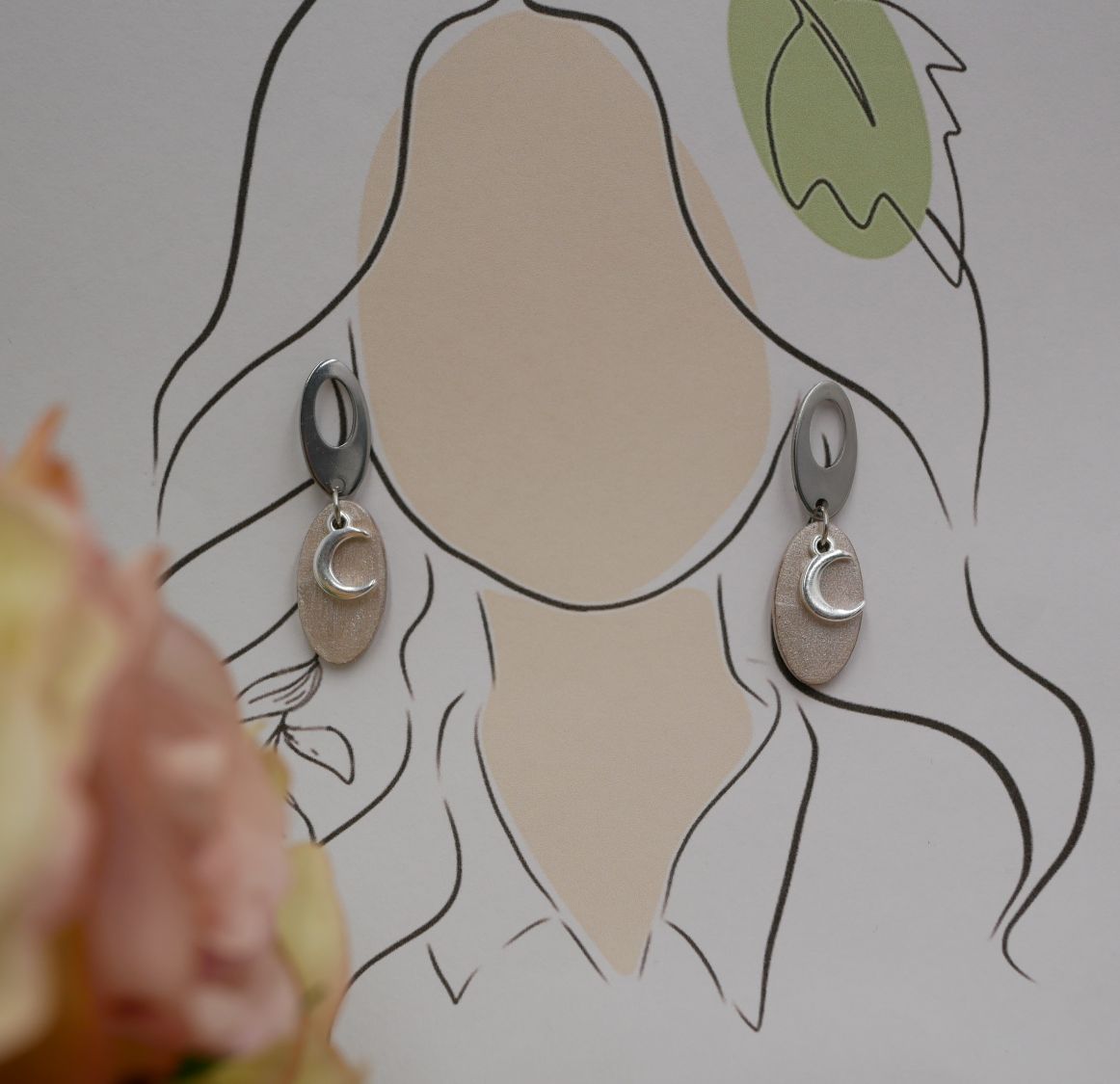 Boucles d'oreilles pendantes g&eacute;om&eacute;triques ovales blanc croissants de lune