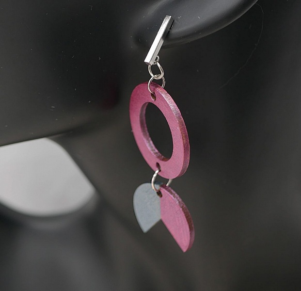 Boucles d'oreilles pendantes g&eacute;om&eacute;triques en bois Fuchsia et Gris