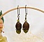 Boucles d'oreilles pendantes en laiton avec perles gemmes olivine.