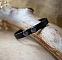 Bracelet homme en cuir noir avec boutons pression métalliques.