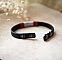Bracelet homme en cuir noir, rouge et coton argenté.
