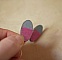 Puces d'oreilles ovales en bois peint en duo fuchsia et gris effet m&eacute;tallis&eacute;