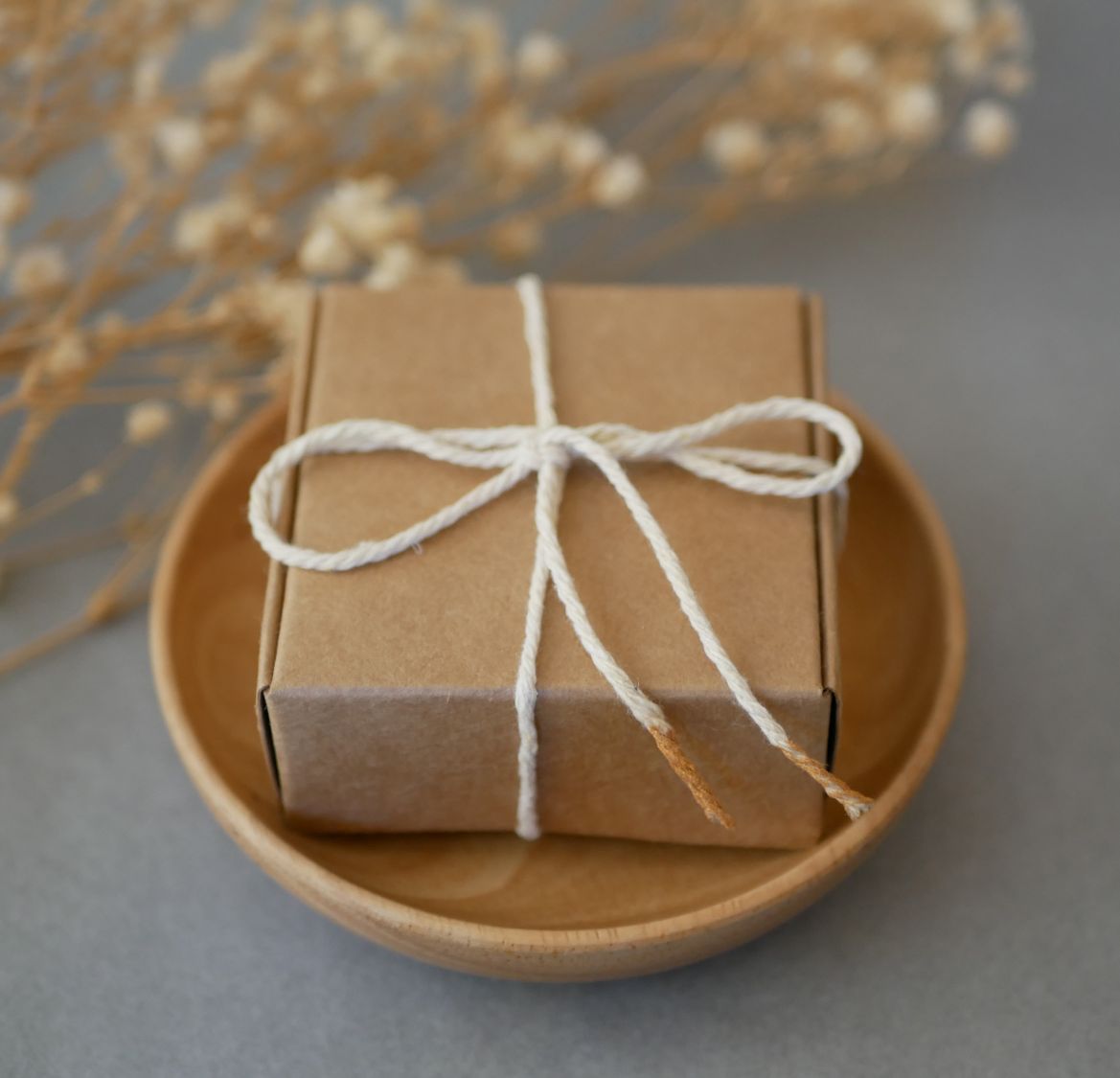 Coffret cadeau pour boucles d'oreilles en bois et laiton.
