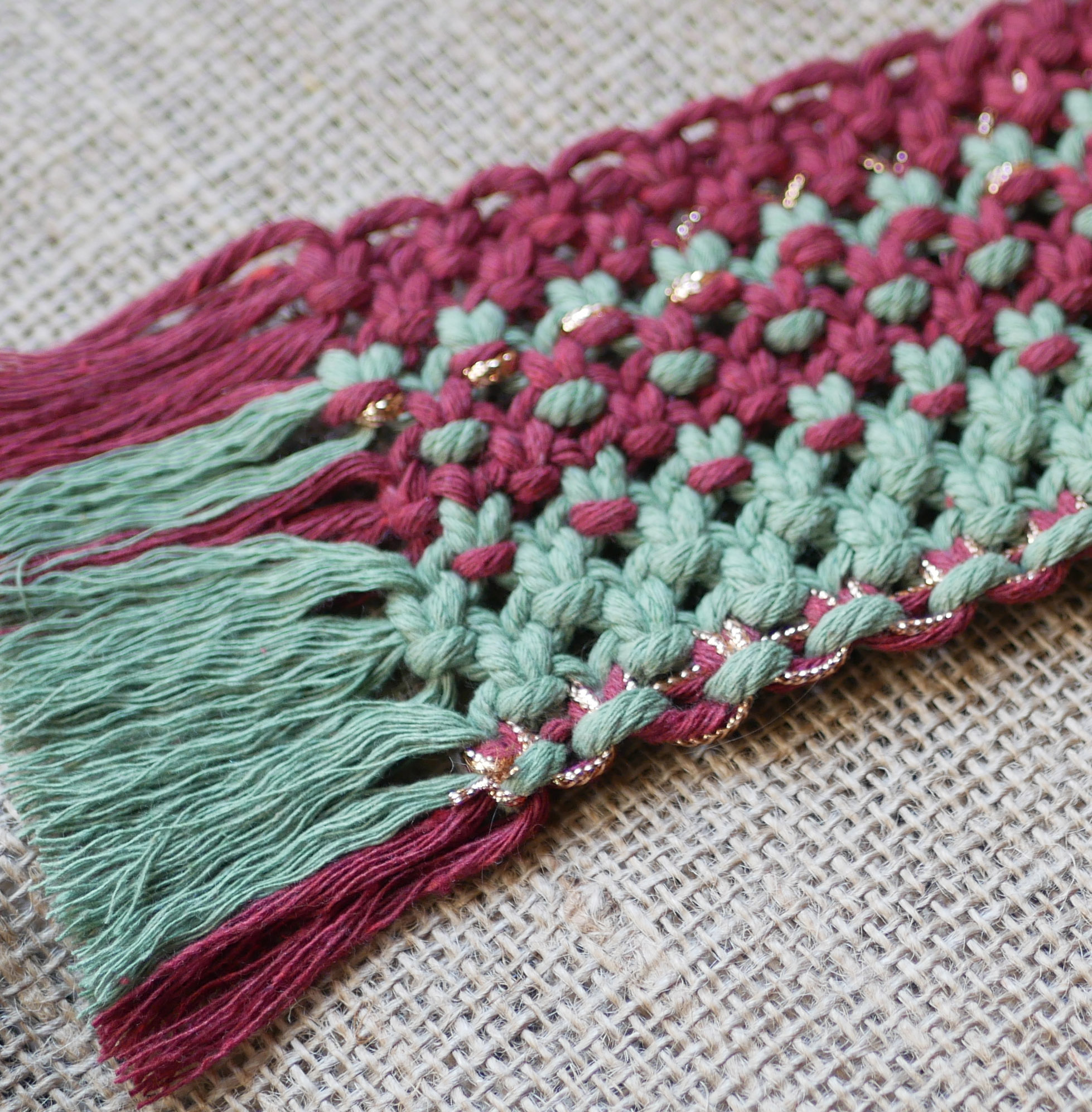 Duo de minis tapis couleurs de No&euml;l en macram&eacute; de cotons rouge et vert