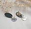 Petites boucles d'oreilles g&eacute;om&eacute;triques en bois bleu gris argent&eacute; 
