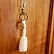 Porte-clés macramé personnalisé avec cabochon en bois gravé.