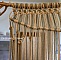Tenture murale en macramé avec tissage de laines colorées.