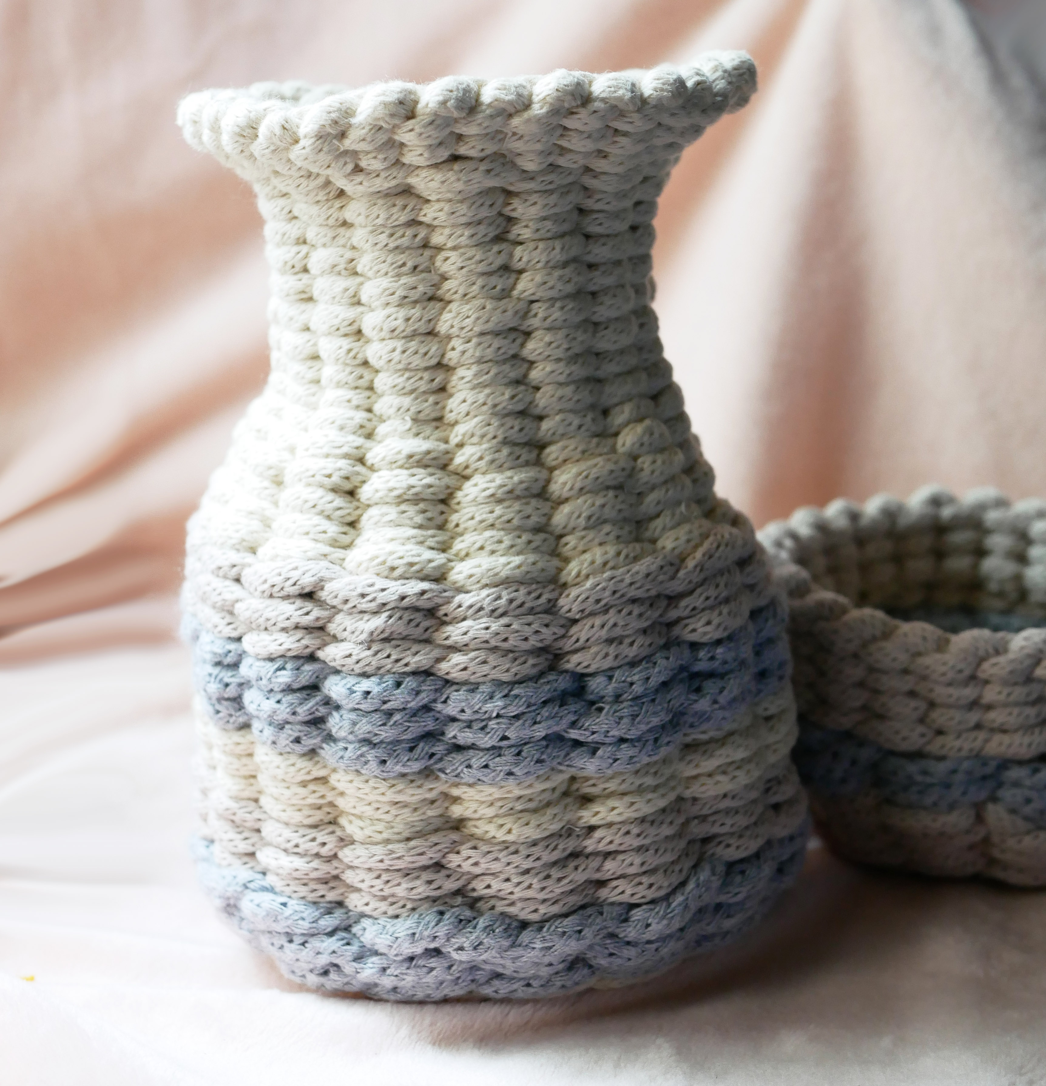 Vase en tissage de coton 3 couleurs ray&eacute;es