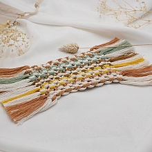Mini tapis dessous de tasse d&eacute;coratif en macram&eacute; multicolore beige