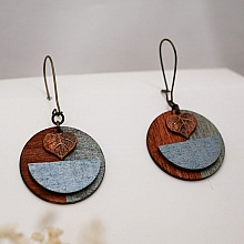 Boucles d'oreilles graphique en bois et feuille cuivr&eacute;e