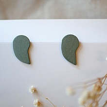 Puces d'oreilles graphiques en bois vert de gris m&eacute;tallis&eacute;