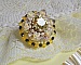 Bague Flower brod&eacute;e avec un cabochon rond en Cristal Champagne, coquille estampe Argent&eacute;e, chatons, toupies, facettes en verre de boh&egrave;me, perles rondes nacr&eacute;es et rocailles sur bague en Argent 925 