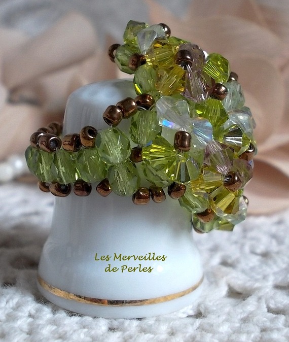 Bague Baiser Vol&eacute; avec des facettes et des toupies en cristal de Swarovski