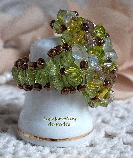 Bague Baiser Vol&eacute; avec des facettes et des toupies en cristal de Swarovski