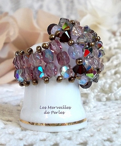 Bague Charmeuse avec des facettes et des toupies en cristal de Swarovski