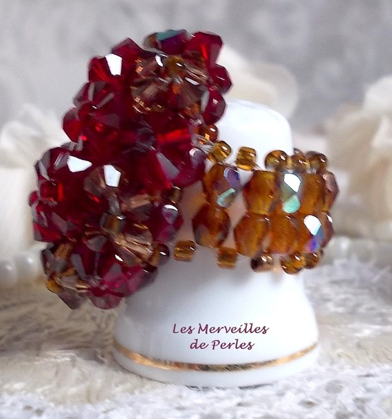 Bague artisanale Coquelicot en cristaux Swarovski rouge et marron.