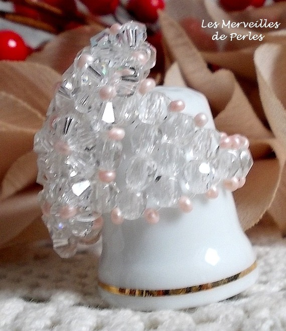 Bague Eclat avec des facettes et des toupies en cristal de Swarovski