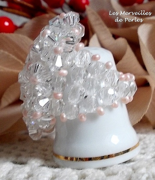 Bague Eclat avec des facettes et des toupies en cristal de Swarovski