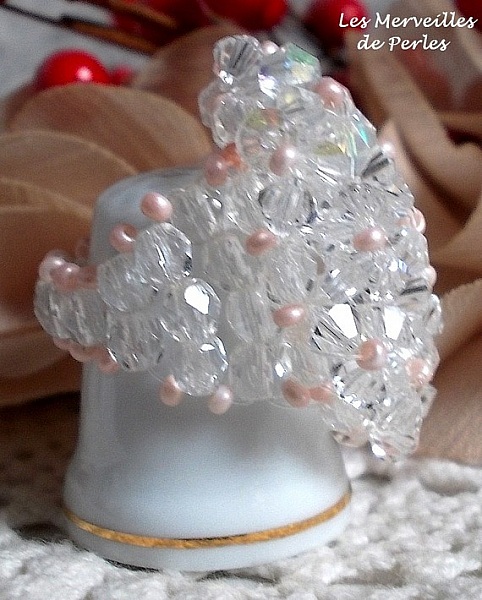 Bague Eclat avec des facettes et des toupies en cristal de Swarovski