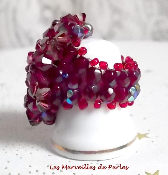 Bague artisanale fleur en cristal Swarovski pourpre et rose.