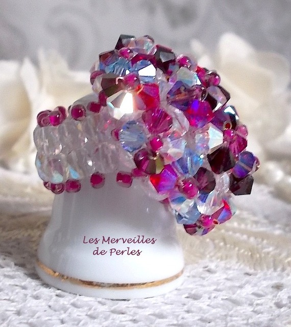 Bague Rose piquante avec des facettes et des toupies en cristal de Swarovski
