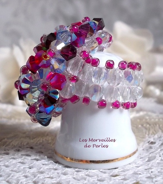 Bague Rose piquante avec des facettes et des toupies en cristal de Swarovski