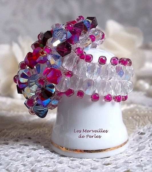 Bague Rose piquante avec des facettes et des toupies en cristal de Swarovski