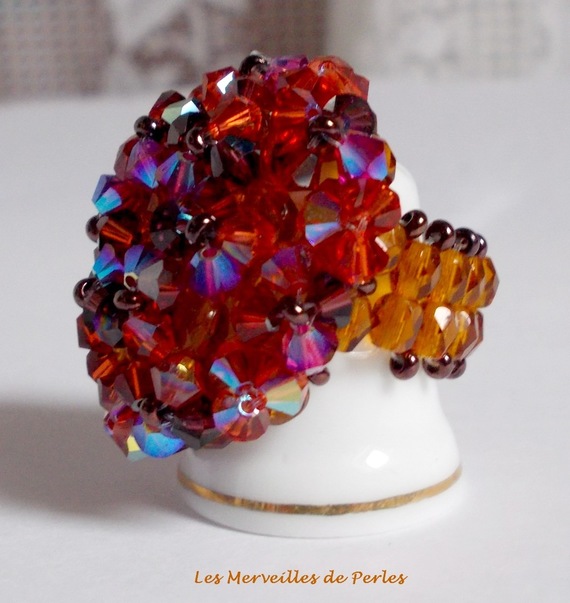 Bague Topaz avec des facettes et des toupies en cristal de Swarovski