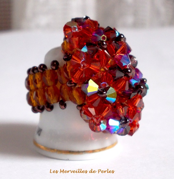 Bague Topaz avec des facettes et des toupies en cristal de Swarovski