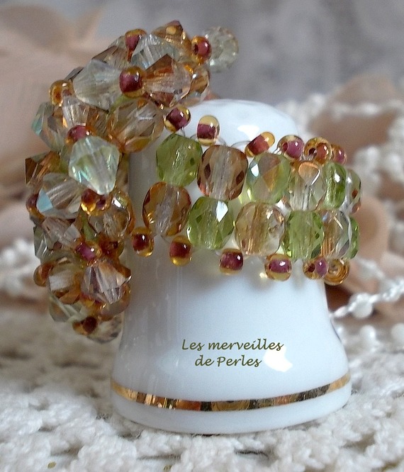 Bague V&eacute;ron&egrave;se avec des facettes, des toupies et une navette en cristal de Swarovski