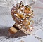 Bague Poudre de Riz brod&eacute;e avec des cristaux de Swarovki fa&ccedil;on vintage et des perles de Culture