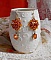 BO Lady in Orange brod&eacute;es avec des cabochons en forme de rose orn&eacute;s de perles rondes nacr&eacute;es, rocailles &agrave; laquelle s'ajoute des poires en Cristal de Swarovski. Mont&eacute;es sur des crochets Gold Filled  