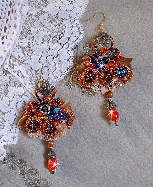 BO Chic Boho Ethnique Les R&ecirc;ves d'Acapulco, cabochons brod&eacute;es de diff&eacute;rentes perles.