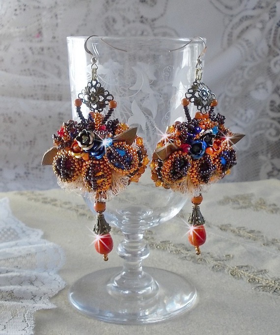 BO Chic Boho Ethnique Les R&ecirc;ves d'Acapulco, cabochons brod&eacute;es de diff&eacute;rentes perles.