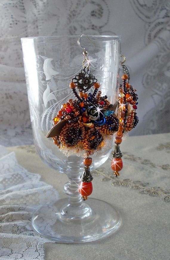 BO Chic Boho Ethnique Les R&ecirc;ves d'Acapulco, cabochons brod&eacute;es de diff&eacute;rentes perles.