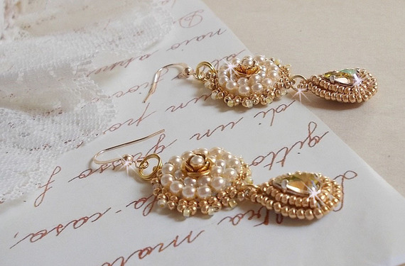 BO Roses Dor&eacute;es brod&eacute;es avec des perles, cristal de Swarovski fa&ccedil;on romantique