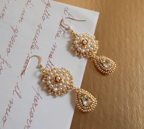 BO Roses Dor&eacute;es brod&eacute;es avec des perles, cristal de Swarovski fa&ccedil;on romantique