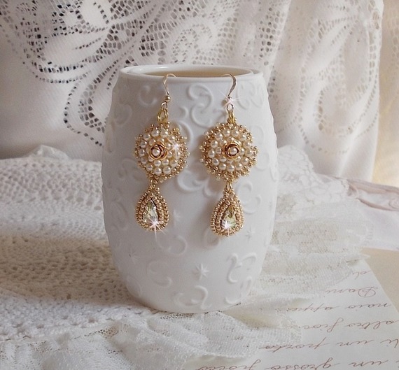 BO Roses Dor&eacute;es brod&eacute;es avec des perles, cristal de Swarovski fa&ccedil;on romantique