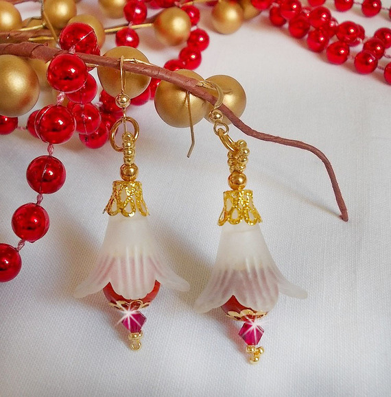 BO Secret Oriental avec des perles en c&eacute;ramique et des fleurs Lucite et des crochets d'oreilles en Gold Filled 14 carats