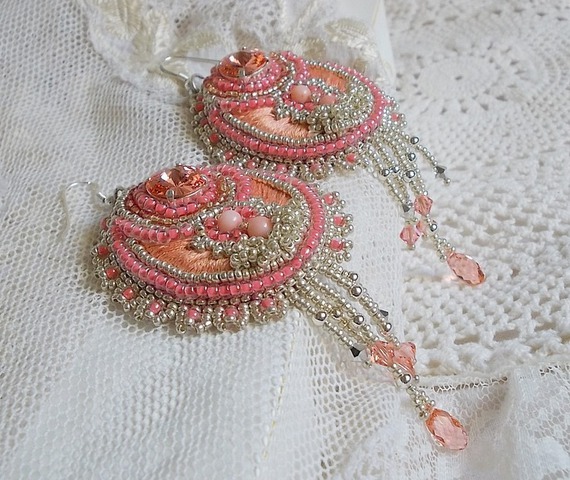 BO Corail brod&eacute;es avec des cristaux de Swarovski et des perles fines  