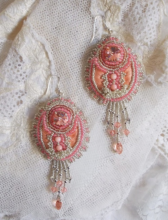 BO Corail brod&eacute;es avec des cristaux de Swarovski et des perles fines  