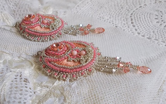 BO Corail brod&eacute;es avec des cristaux de Swarovski et des perles fines  